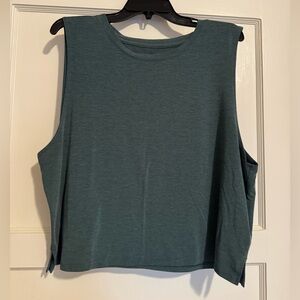 Gap cropped workout tank, size XL